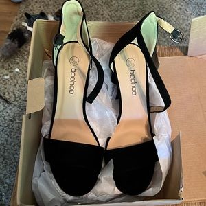 Brand new in the box wide width barely there heels. they run big.